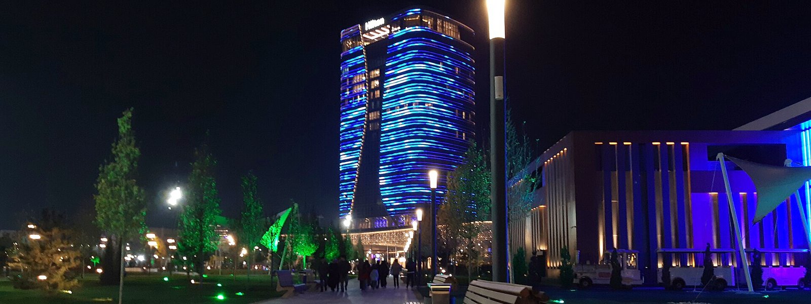 Ночной Ташкент в цвете, Tashkent City Park — так показывает камера ColorVu (иллюстрация)